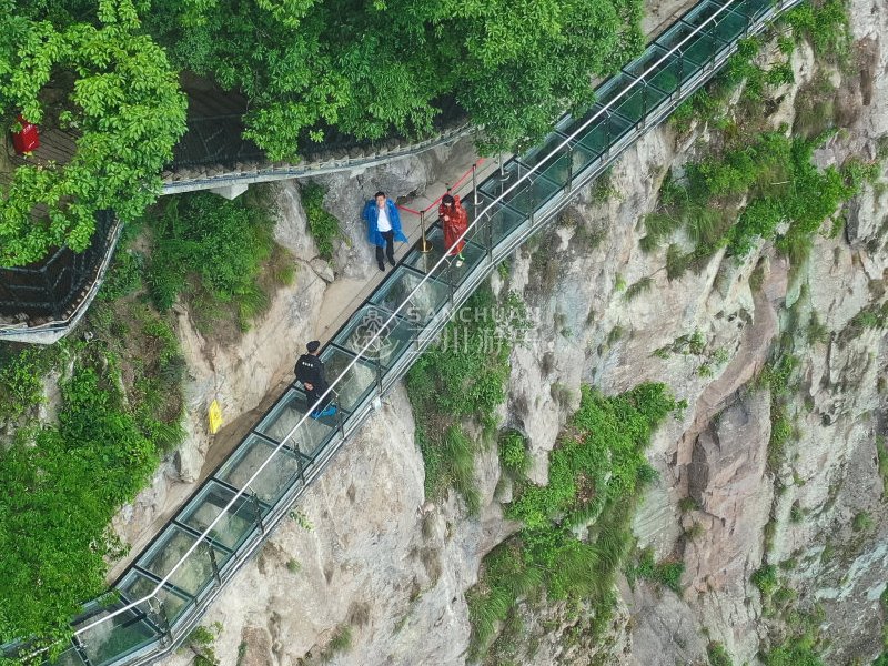 玻璃栈道,景区玻璃栈道厂家,网红玻璃栈道安装